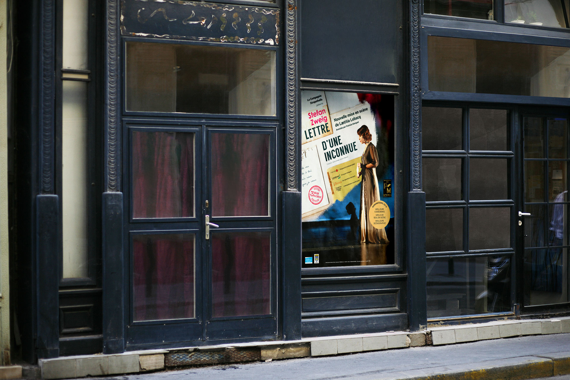 Mise en situation de la nouvelle affiche de théâtre pour la Lettre d'une belle inconnue de Stefan Zweig avec Laetitia Lebacq